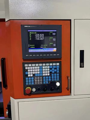 转让 新到仓库联邦650精雕机，带12把斗笠刀库，新代21MA系统